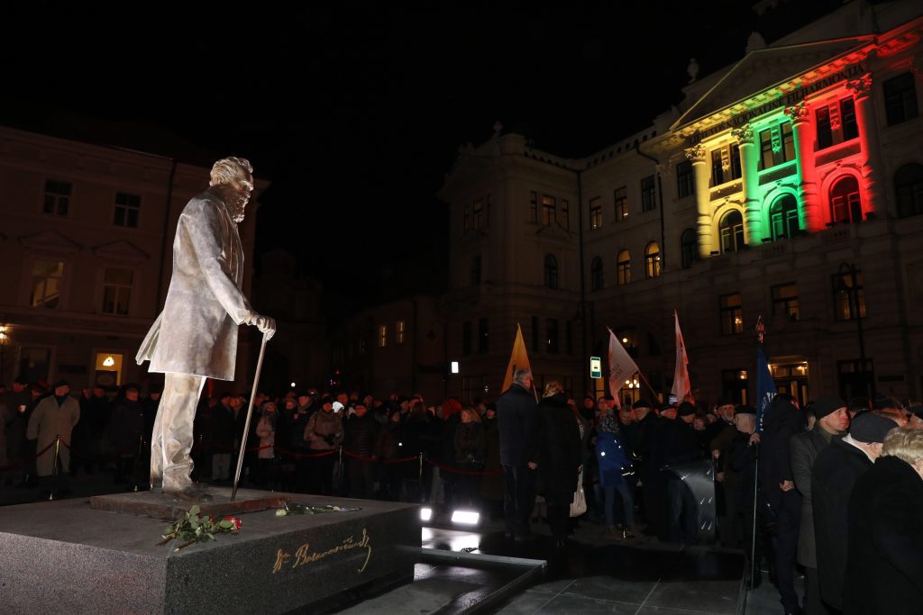 Paminklas Jonui Basanavičiui | pamatykLietuvoje.lt - kelionių po ...